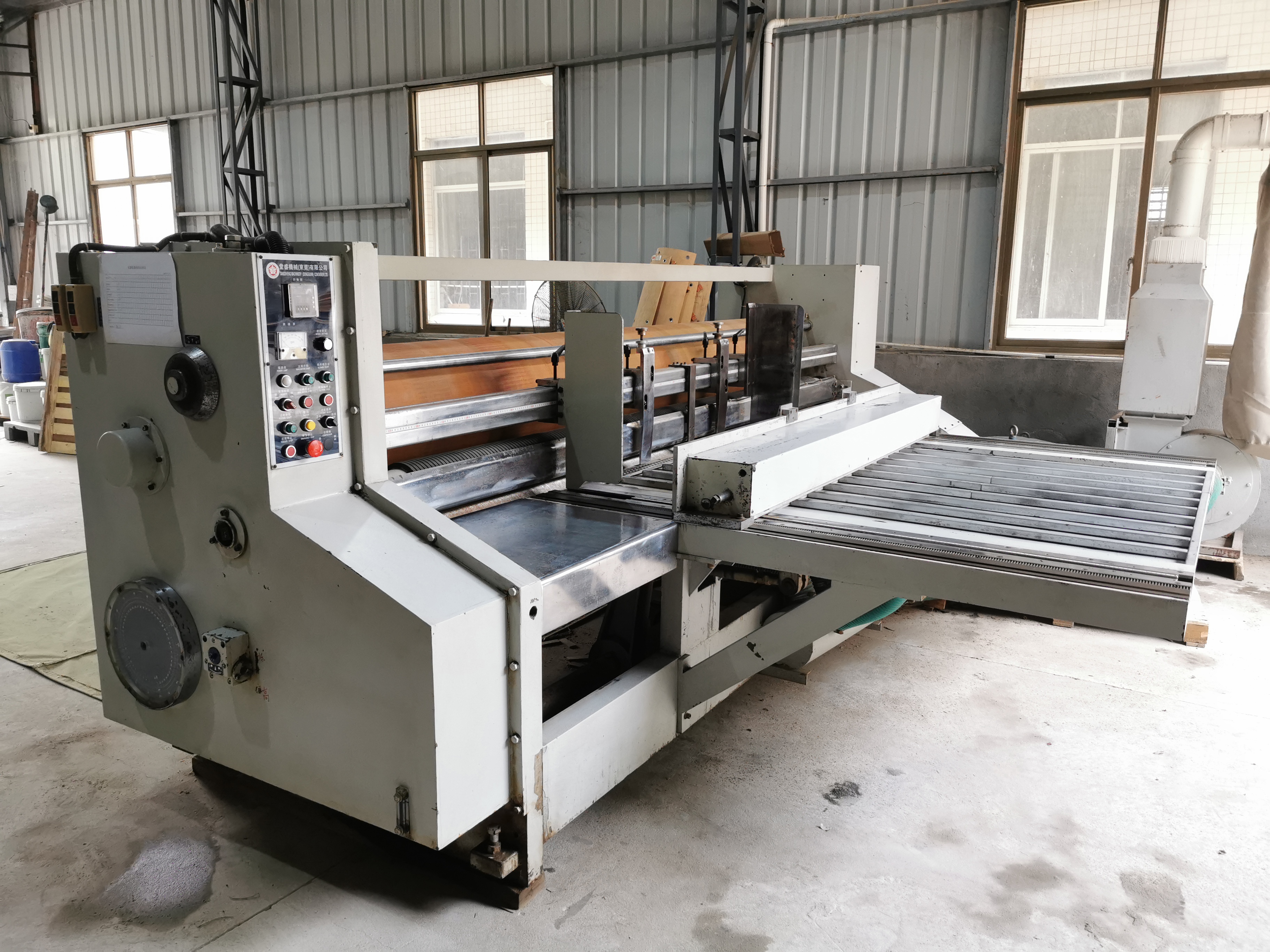 大型自动模切机